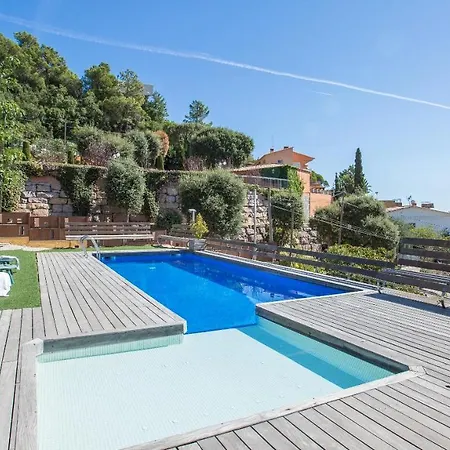 160683 - Con Vistas En Lloret De 8 Pers 4 Dormitorios Cerca De Mar Y Con Wifi. Вілла